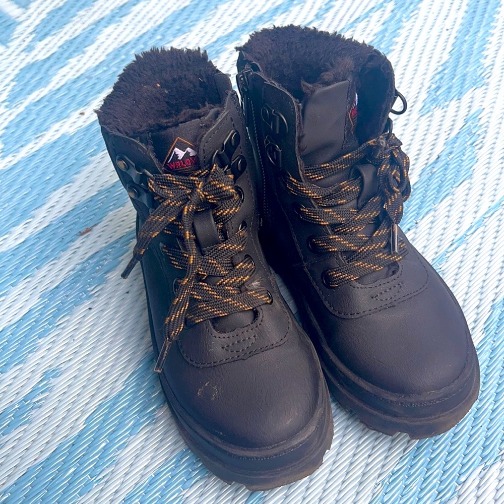 Boys boots